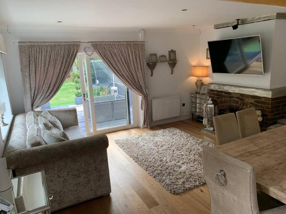 Wychwood A Beautiful Country Style Apartment *