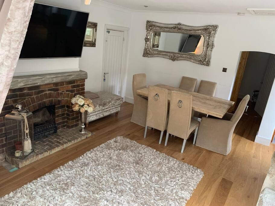 Wychwood A Beautiful Country Style Apartment Ash (Kent)